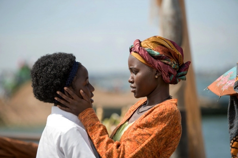 lupita-nyong-a-intors-toate-privirile-in-la-la-premiera-filmului-queen-of-katwe