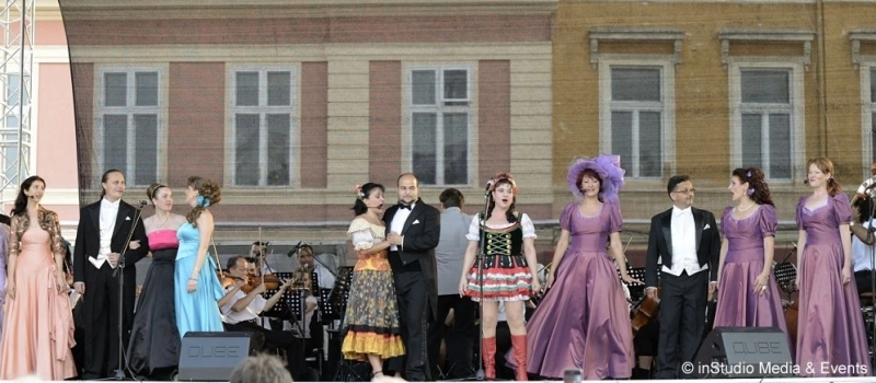 magia-operei-in-piata-sfatului