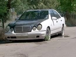 masinile-abandonate-pe-trotuar-ridicate-dupa-10-zile