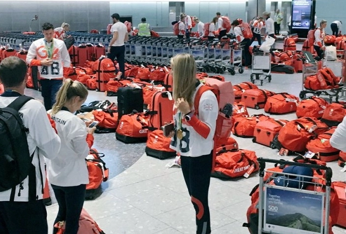 miati-vazut-cumva-bagajul-e-rosu