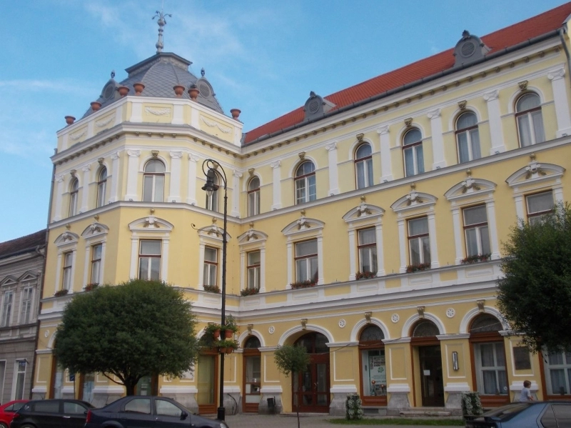 o-actrita-sia-dat-foc-in-fata-primariei-din-sfantu-gheorghe