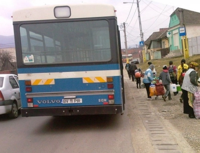 o-piesa-de-teatru-despre-viata-in-autobuzul-de-sacele