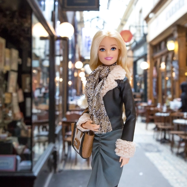 o-tanara-sparge-20000-de-dolari-pe-an-pentru-a-arata-precum-papusa-barbie-ce-operatie-urmeaza-sa-isi-mai-faca-aceasta