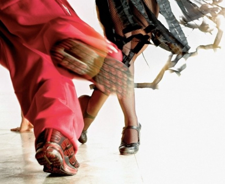 oamenii-dintrun-metrou-au-inceput-sa-danseze-pe-muzica-unui-baiat