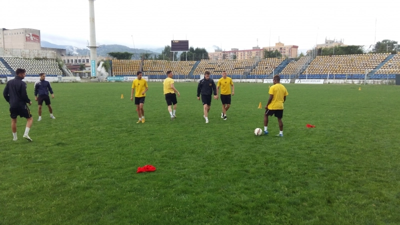 opt-jucatori-la-antrenamentele-stegarilor-