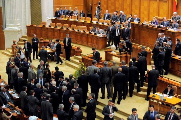 parlamentul-asaltat-cu-propuneri-de-pomeni-electorale