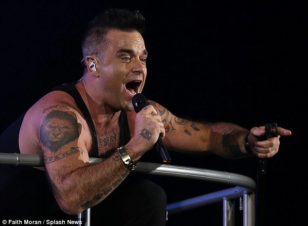 robbie-williams-afectat-de-propriile-operatii-estetice