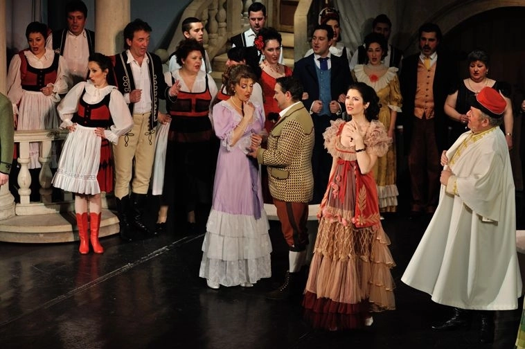 seara-plina-de-farmec-promenada-operetei-maghiare-la-brasov