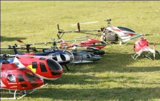 spectacol-aerian-cu-elicoptere-si-drone-la-sanpetru