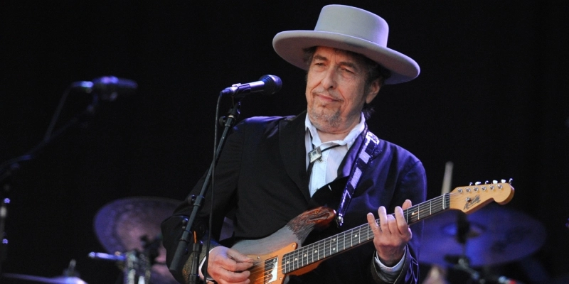 tacerea-lui-bob-dylan-dupa-ce-a-luat-premiul-nobel-este-considerata-de-academie-nepoliticoasa-si-aroganta