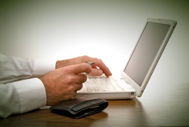 tot-mai-multi-brasoveni-isi-achita-taxele-online-