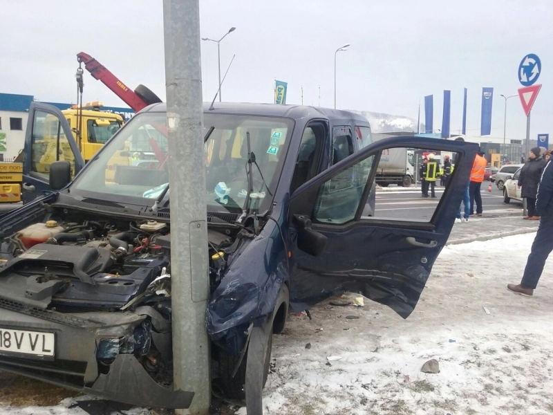 ultima-ora-accident-pe-calea-bucuresti-la-carrefour-2-persoane-incarcerate-update-galerie-foto