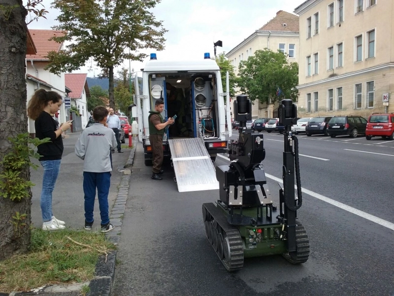 ultima-ora-alerta-pe-strada-lunga-valiza-suspecta-abandonata-traficul-restrictionat-update-ora-1208-galerie-foto