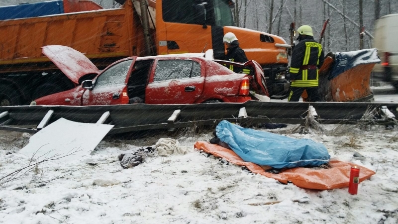 ultima-ora-soferita-moarta-intrun-accident-rutier-pe-dn-1-la-timisul-de-sus-galerie-foto