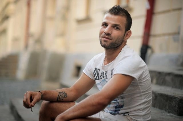 un-gigolo-brasovean-cu-trecere-la-englezoaice