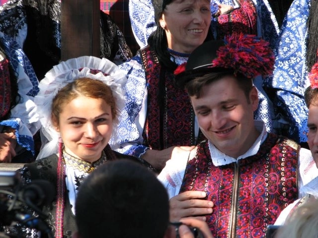 weekendul-acesta-toata-lumea-a-invitata-la-nunta-la-dragus