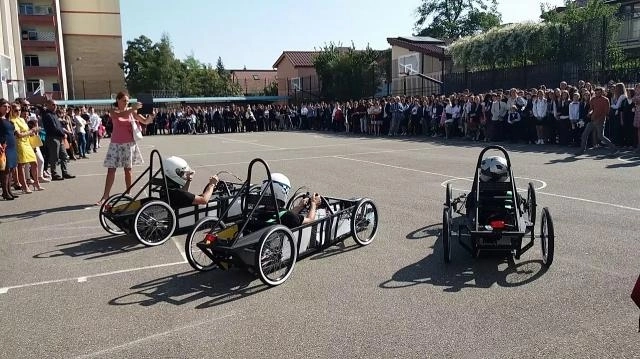 10-elevi-brasoveni-se-pregatesc-pentru-o-competitie-internationala