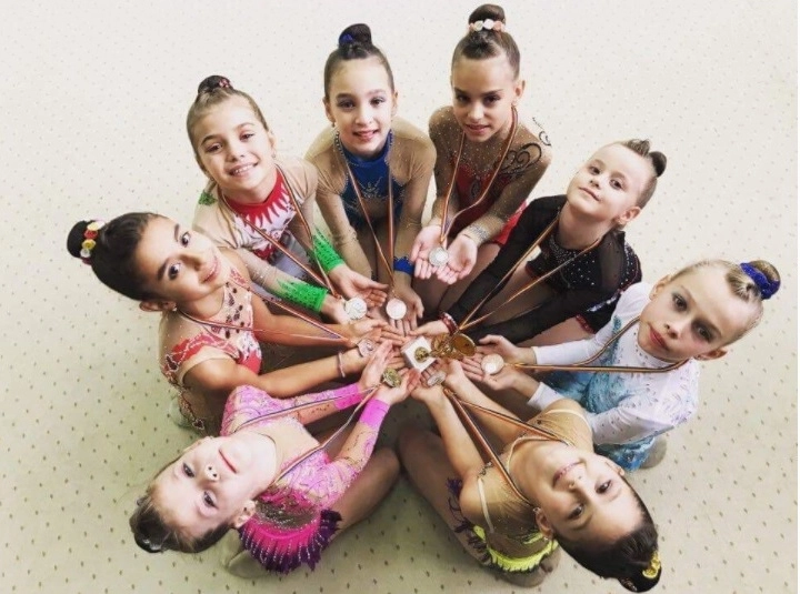 10-medalii-pentru-brasovence-la-turneul-international-de-gimnastica-ritmica