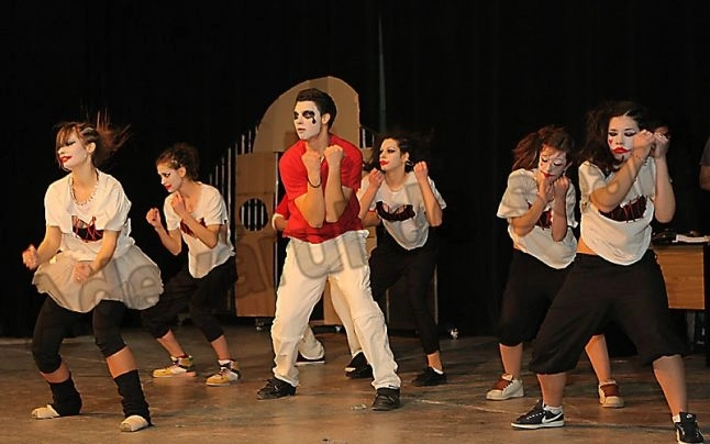 12-echipe-din-brasov-la-concursul-scolilor-de-dans