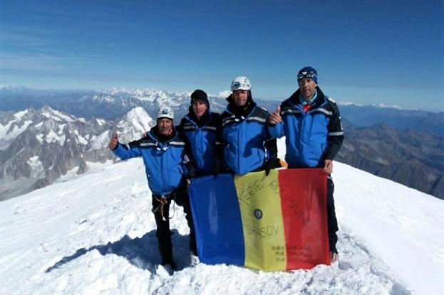 4-jandarmi-din-brasov-au-cucerit-mont-blancul-