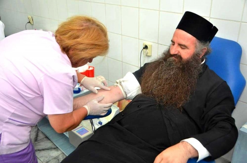 40-de-preoti-si-credinciosi-au-donat-sange