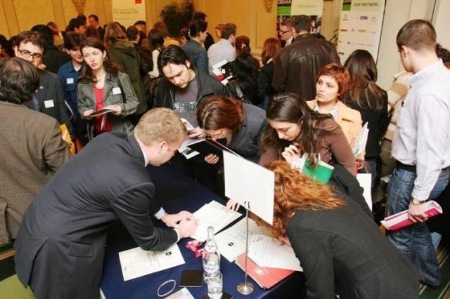 580-de-locuri-de-munca-sunt-disponibile-la-brasov