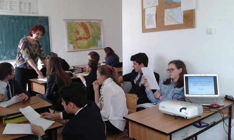 ajofm-le-da-intalnire-elevilor