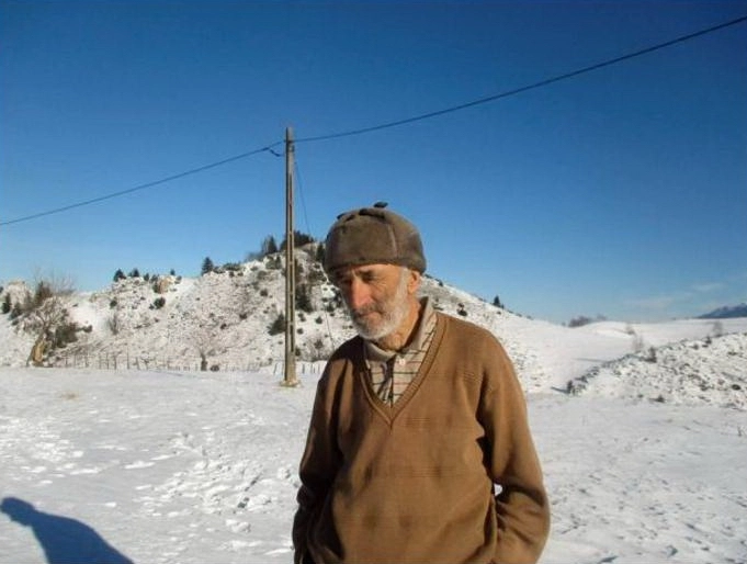 ajutor-de-la-tineri-pentru-batranul-din-munti-de-la-sirnea