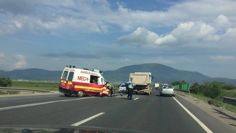 ambulanta-implicata-intrun-accident