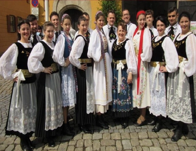 ansamblul-korona-brasov-ne-invita-la-cursuri-de-dansuri-germane