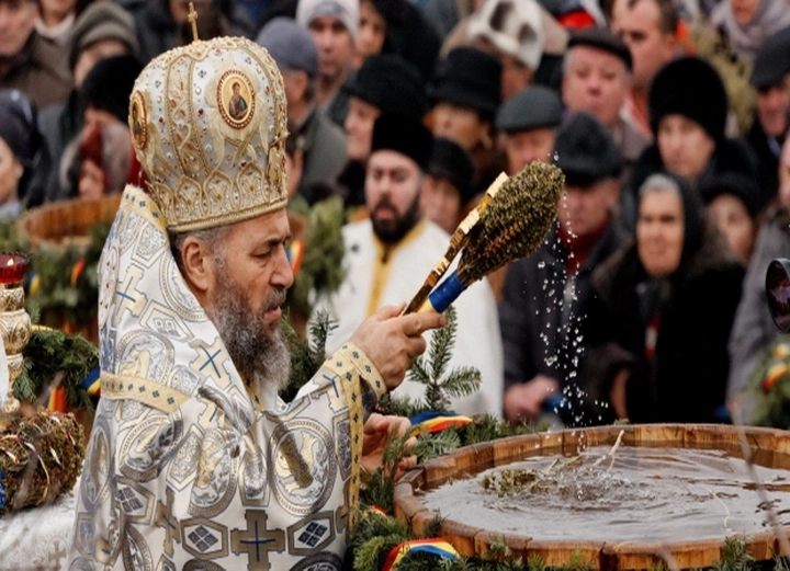 astazi-praznuim-boboteaza-sau-botezul-domnului