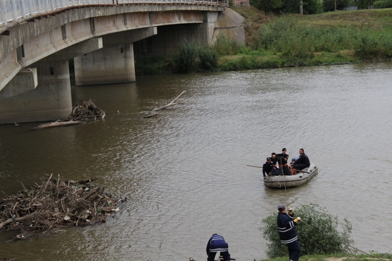 barbat-de-negasit-in-apele-oltului