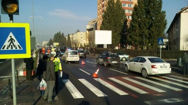 batran-ucis-pe-trecerea-de-pietoni