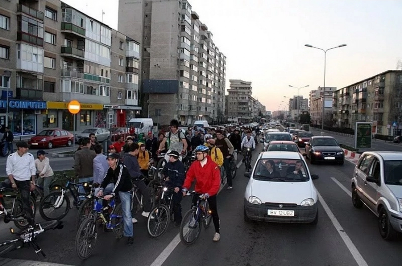biciclistii-sunt-invitati-vineri-la-masa-critica-prima-editie-din-acest-an-
