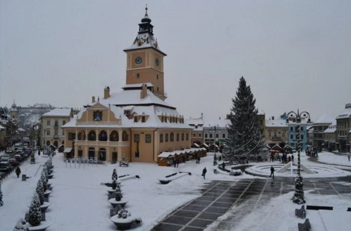 bradul-de-craciun-va-mai-fi-in-centrul-brasovului-doar-pana-duminica