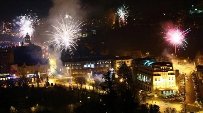 brasovenii-sunt-asteptati-de-revelion-in-piata-sfatului