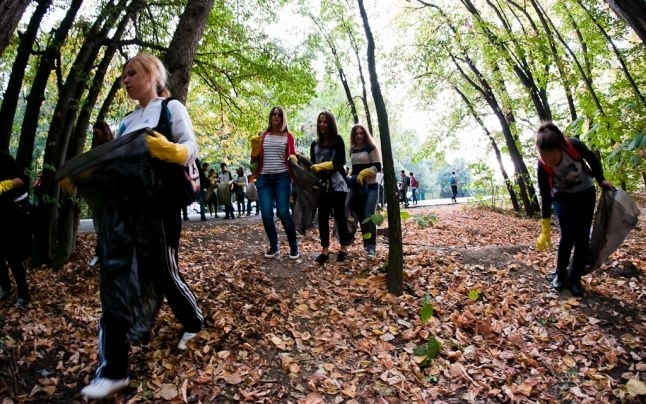 campanie-de-ecologizare-a-ariei-protejate-muntele-tampa