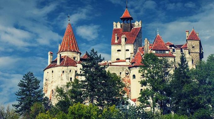 castelul-bran-si-cetatea-rasnov-printre-cele-mai-vizitate-obiective-in-minivacanta