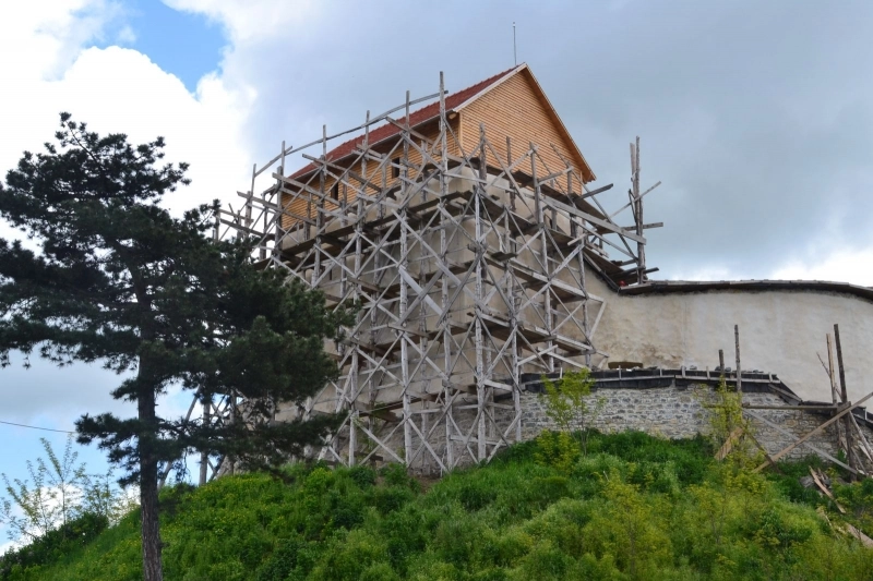 cetatea-feldioara-isi-deschide-in-curand-portile
