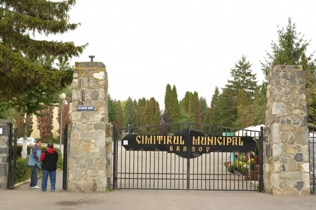 cimitirul-pregatit-pentru-ziua-mortilor