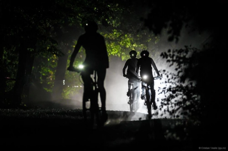 competitie-de-ciclism-pe-timp-de-noapte-la-brasov