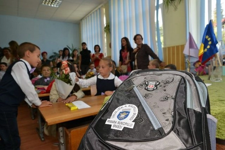 copiii-din-clasa-pregatitoare-si-clasa-intai-vor-gasi-astazi-pe-banci-primul-ghiozdan