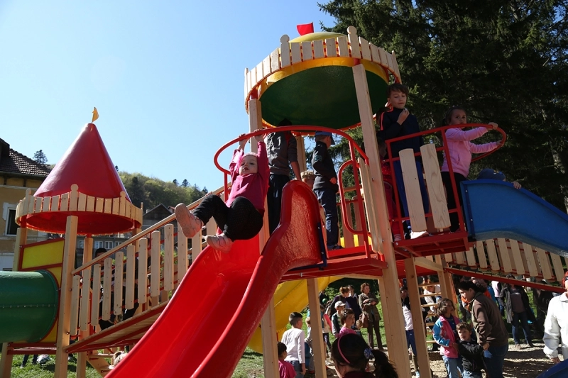 copiii-sarbatoriti-la-predeal-si-fagaras-