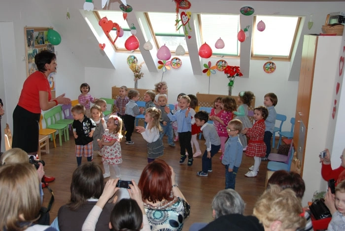 cresele-brasovene-au-nevoie-de-educatori-si-ingrijitori-sunt-disponibile-peste-20-de-locuri-de-munca