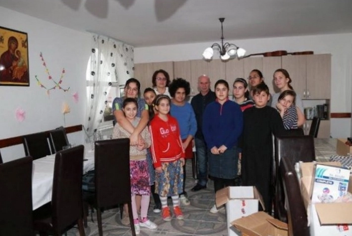 donatie-de-mos-nicolae-pentru-fetele-de-la-manastirea-marcus