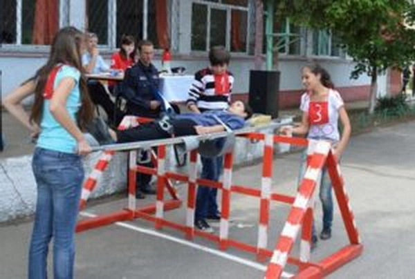 elevii-de-la-6-scoli-brasovene-se-intrec-in-concursul-de-protectie-civila