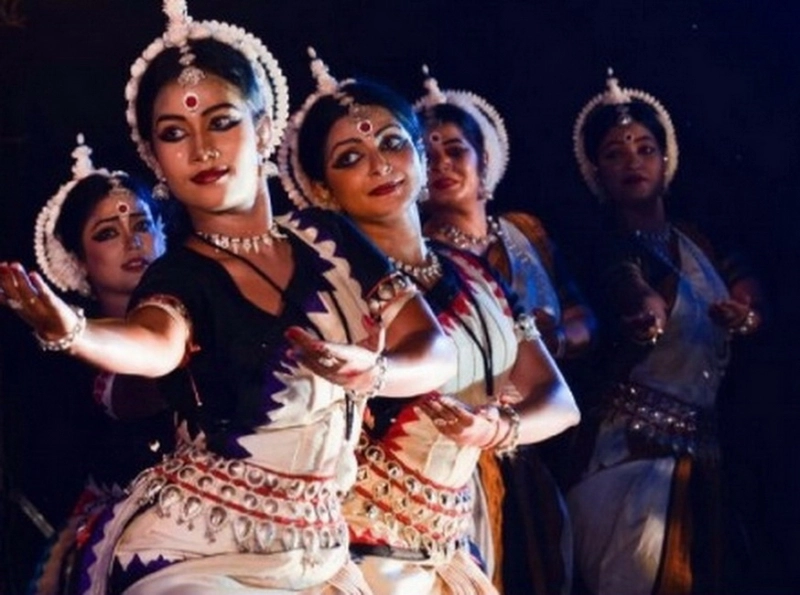 emotie-si-culoare-intrun-spectacol-de-dans-indian-deosebit-the-spirit-of-india