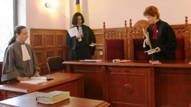 grefierii-curtii-de-apel-brasov-au-oprit-lucrul-pentru-o-ora