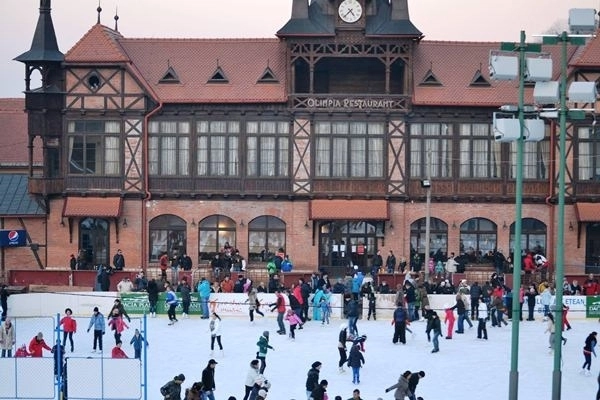 in-27-decembrie-se-deschide-patinoarul-de-la-olimpia
