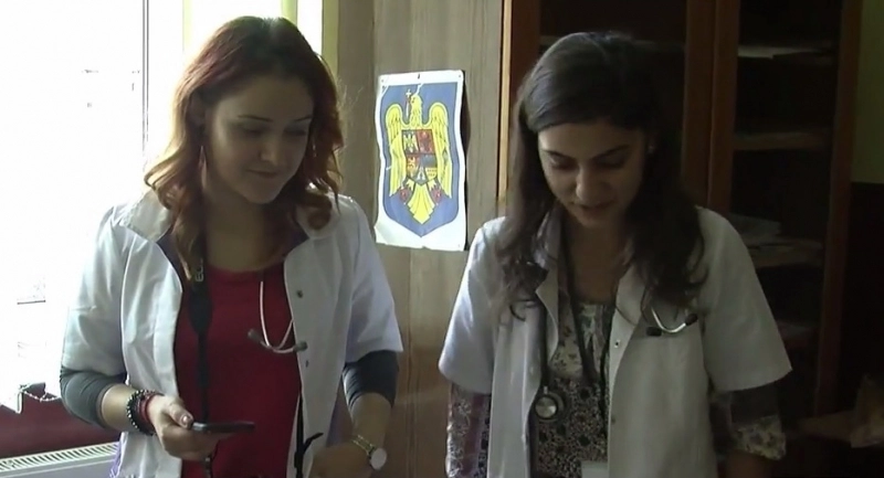 in-weekend-la-sinca-noua-sa-aflat-o-echipa-de-studenti-la-medicina-si-medici